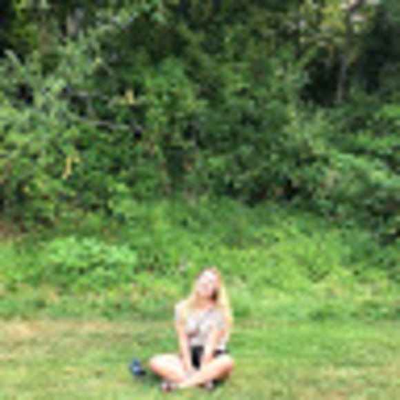 Meet your Posher, Jordyn - Picture 1 of 1